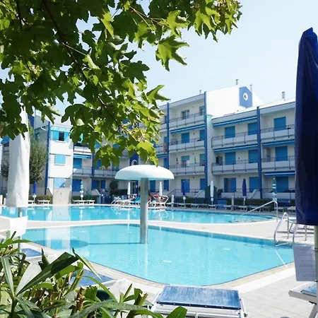 Flat In A With Shared Pool