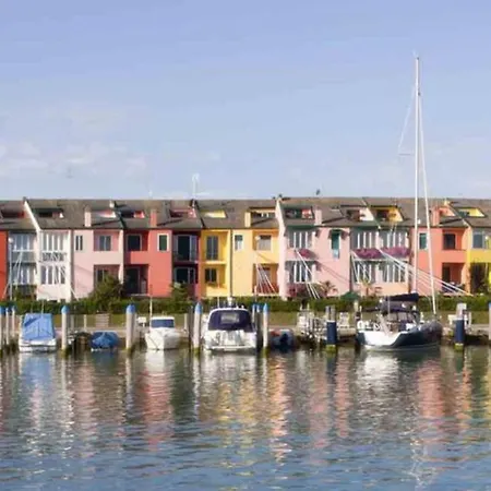 Apartman Flat In A With Shared Pool