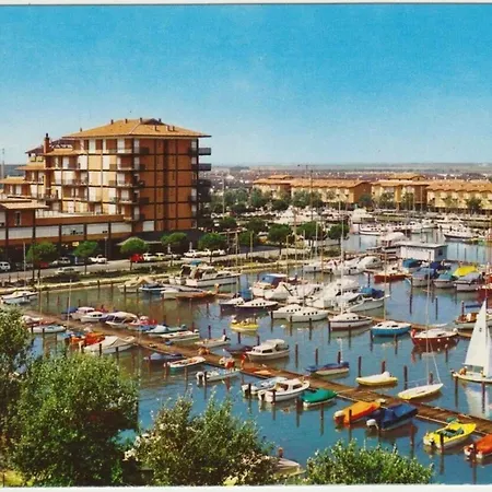 Flat In A With Shared Pool Apartman *