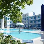Flat In A With Shared Pool