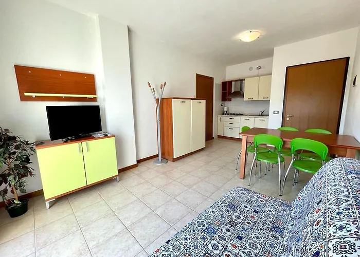 Flat In A With Shared Pool